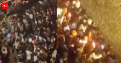 पुण्यातील शिवाजी महाराज जयंती कार्यक्रमात शिवनेरी किल्ल्यावर ढकलून दिल्याने तीन जखमी