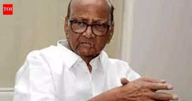 राष्ट्रवादीचे (सपा) अध्यक्ष शरद पवार यांना सौम्य डिहायड्रेशनमुळे पुण्यातील रुग्णालयात दाखल करण्यात आले