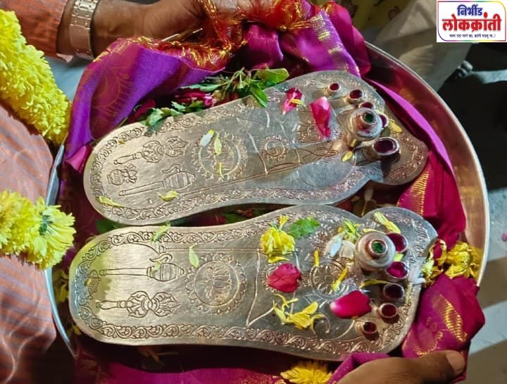 अयोध्या धामहून गिरडमध्ये चरणस्पर्श पादुका, श्रीराम मंदिरात होणार स्थापना : गावातून भव्य मिरवणुकीचे आयोजन