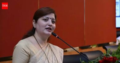 चाकणकर यांनी राष्ट्रवादी महिला काँग्रेसच्या प्रदेशाध्यक्षपदाचा राजीनामा दिला